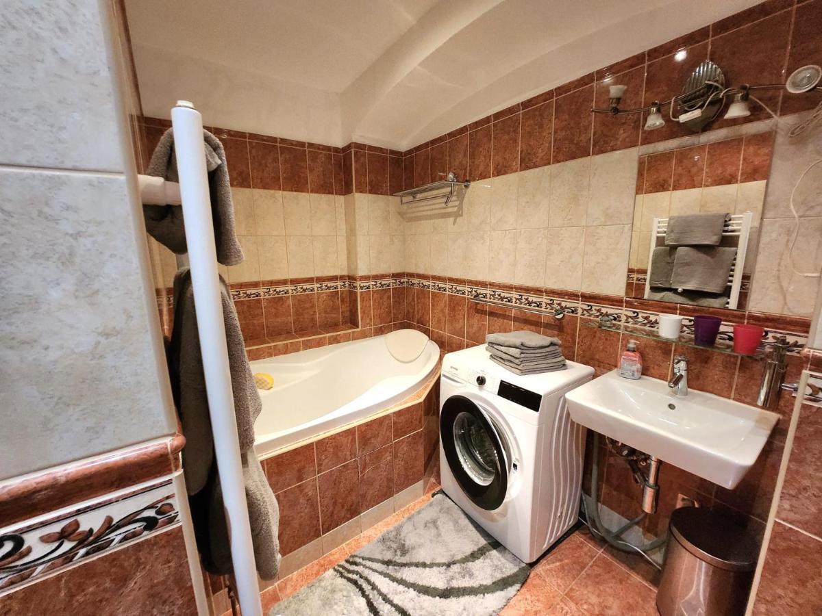 Spacious Apartment 6Min From The Dancing House Praga Exterior foto